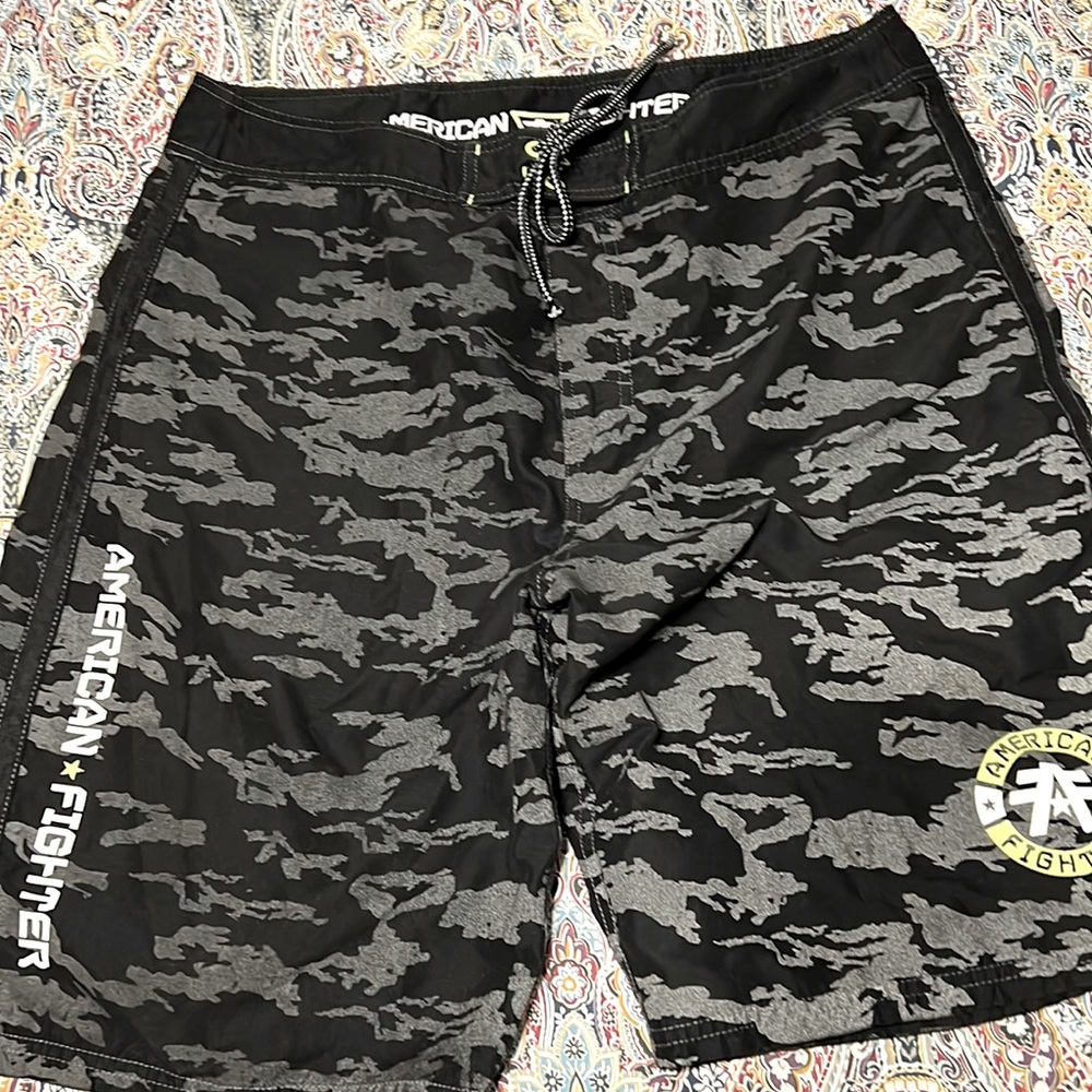 Men’s camouflage board shorts